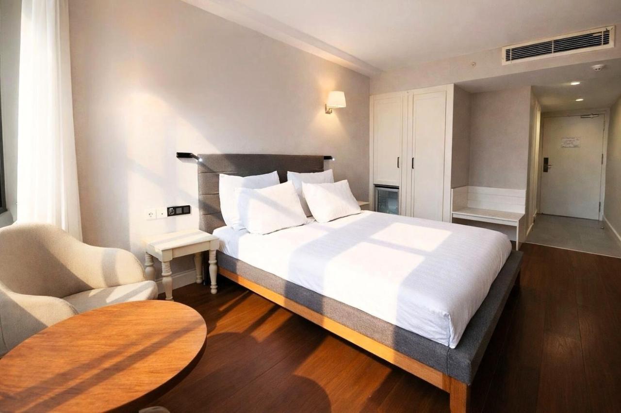 Standard Double Room with City View - Non-Smoking