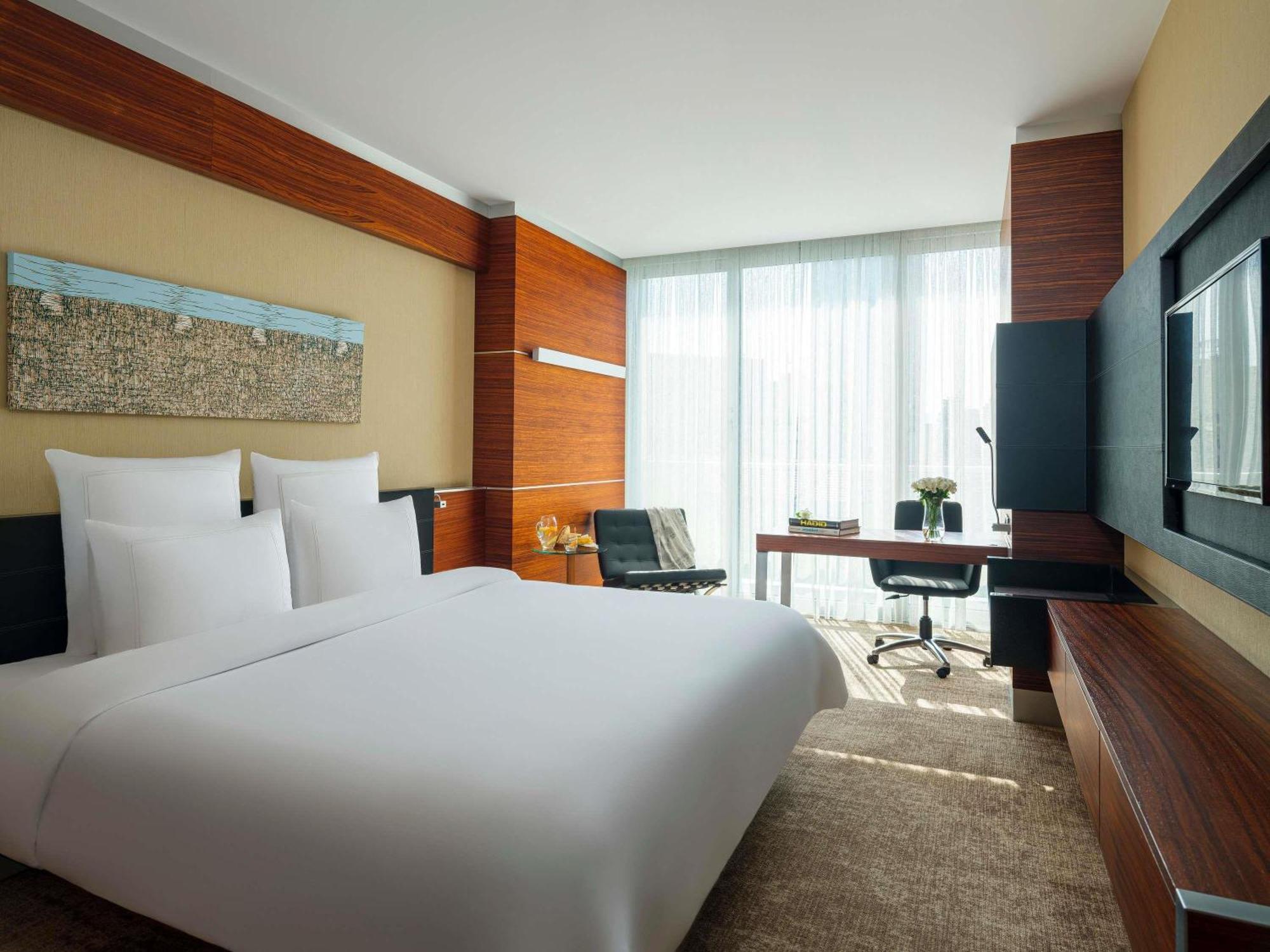 Swiss Classic Kamer met Kingsize Bed en Uitzicht op de Stad